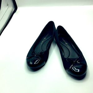 Black low heel shoe with fabric sides & patent toe & heel. Very good shape .